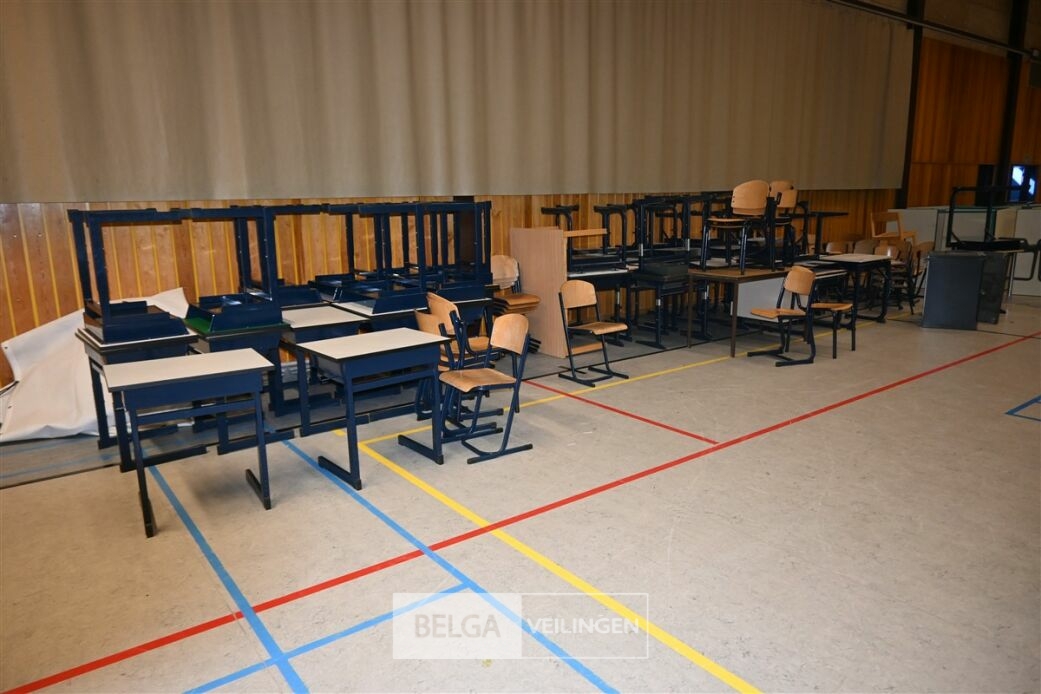 Partij schoolmeubilair – foto 2 – kavel bij Belga Veilingen