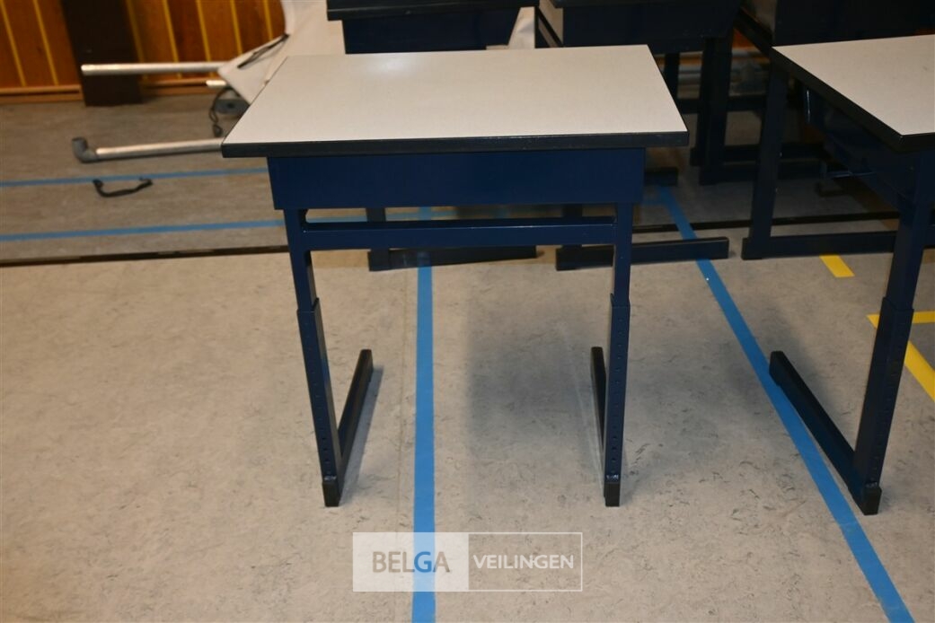 Partij schoolmeubilair – foto 3 – kavel bij Belga Veilingen