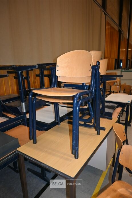 Partij schoolmeubilair – foto 7 – kavel bij Belga Veilingen