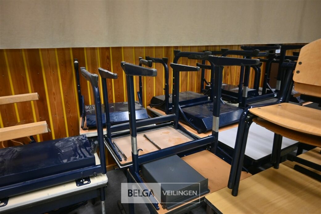 Partij schoolmeubilair – foto 8 – kavel bij Belga Veilingen
