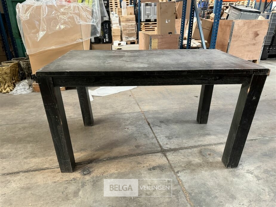Zwarte houten tafel – foto 2 – kavel bij Belga Veilingen, Lummen