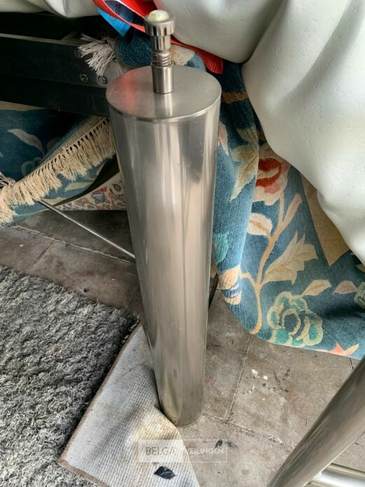 Glazen tafel met inox onderstel – foto 3 – kavel bij Belga Veilingen, Knokke