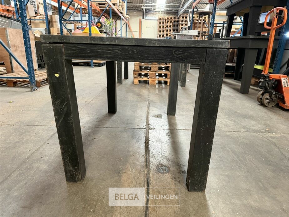 Zwarte houten tafel – foto 3 – kavel bij Belga Veilingen, Lummen