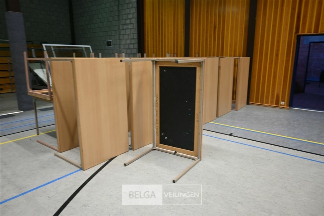 ± 23x Tafels – foto 2 – kavel bij Belga Veilingen