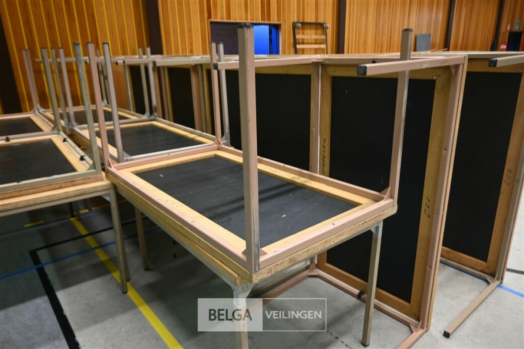 ± 23x Tafels – foto 4 – kavel bij Belga Veilingen