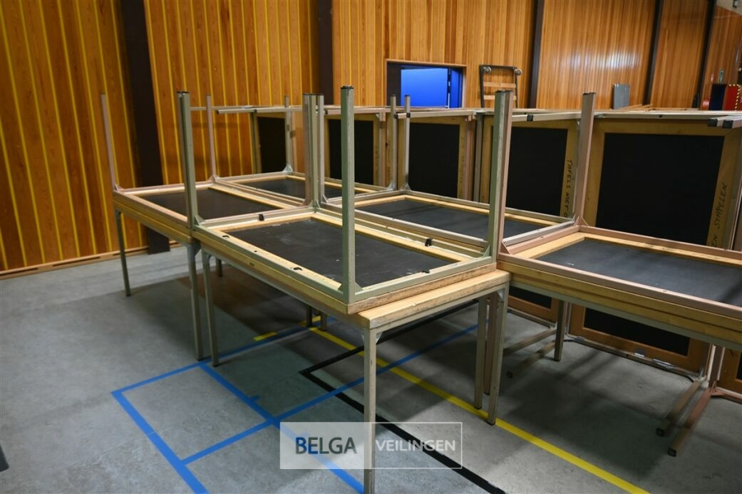 ± 23x Tafels – foto 5 – kavel bij Belga Veilingen