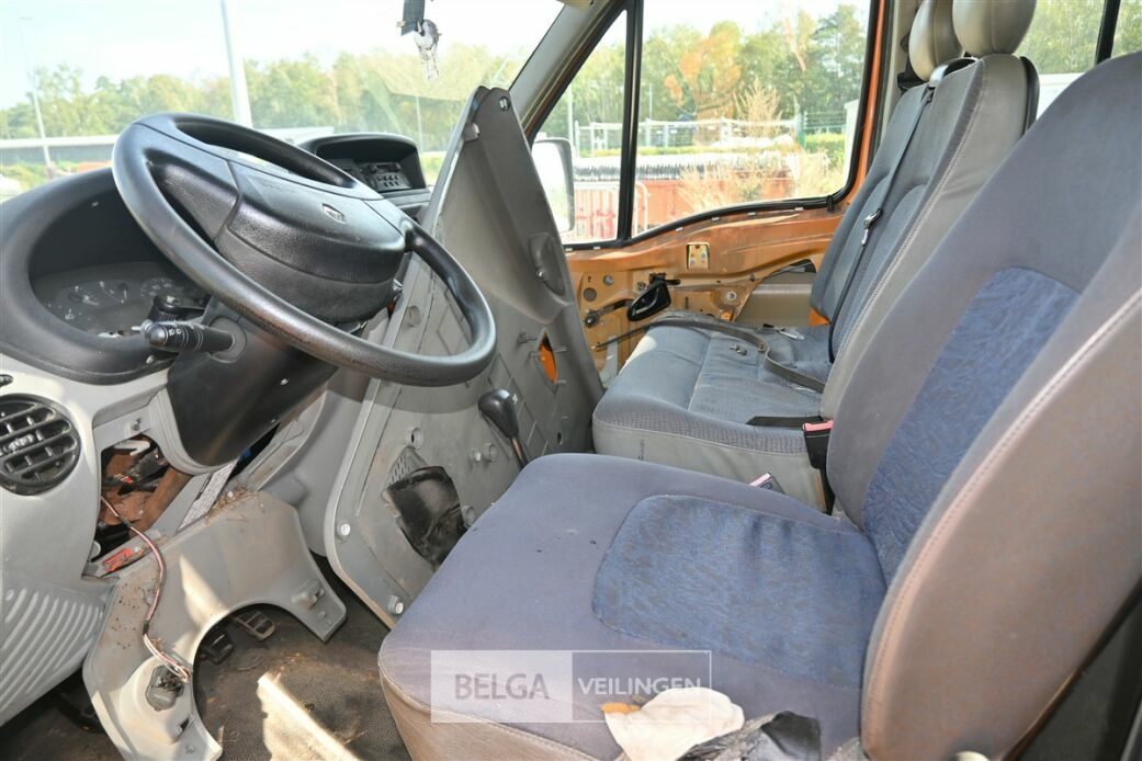 Lichte vracht RENAULT Master – foto 6 – kavel bij Belga Veilingen