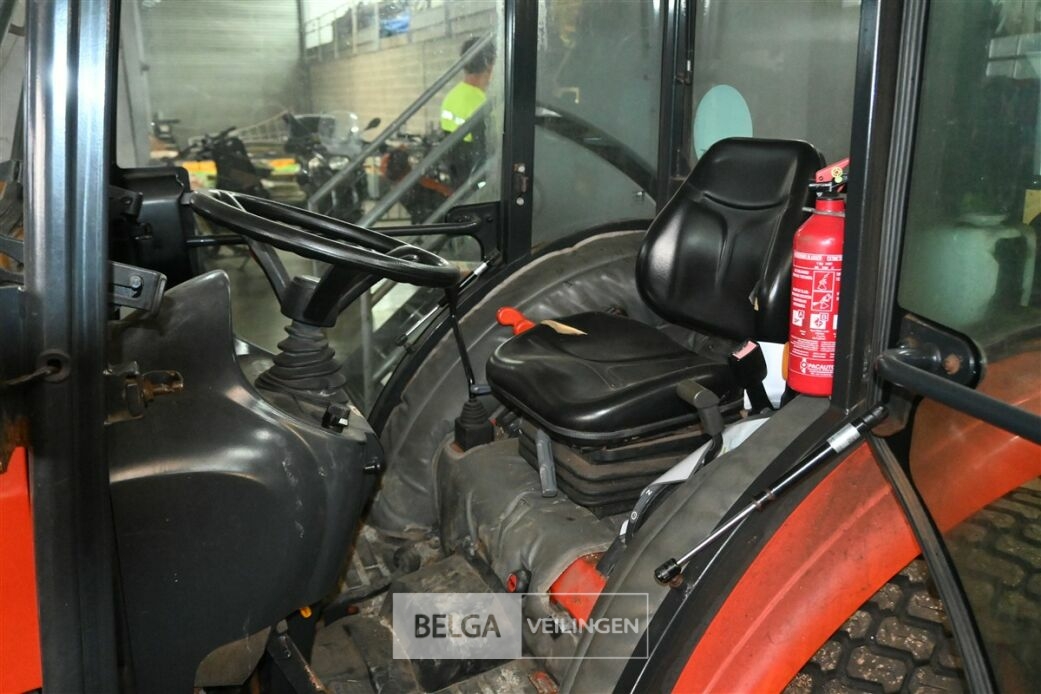 KIOTI tractor – foto 11 – kavel bij Belga Veilingen