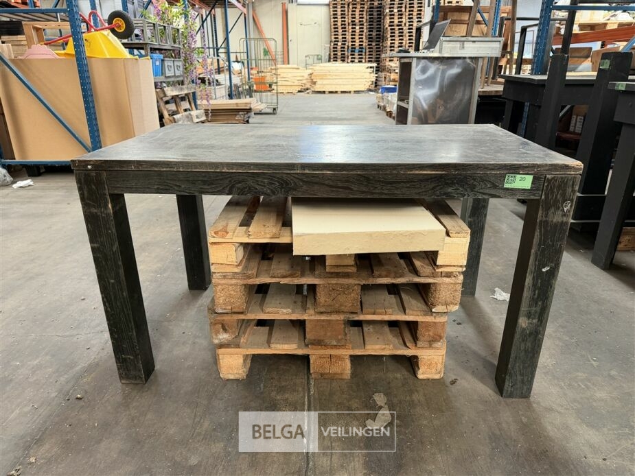 Zwarte houten tafel – foto 2 – kavel bij Belga Veilingen, Lummen