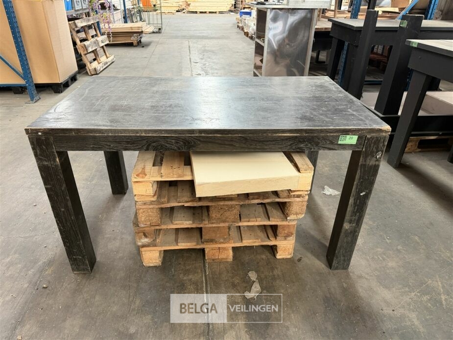 Zwarte houten tafel – foto 3 – kavel bij Belga Veilingen, Lummen