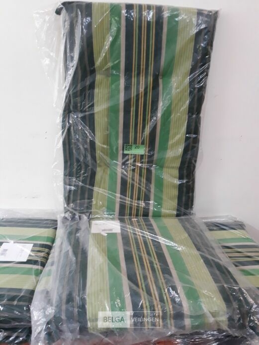 3 x Tuinkussen hoge rug 75x50x50 cm groen met lijnen – foto 3 – kavel bij Belga Veilingen, Oudsbergen