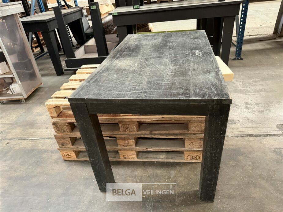 Zwarte houten tafel – foto 5 – kavel bij Belga Veilingen, Lummen