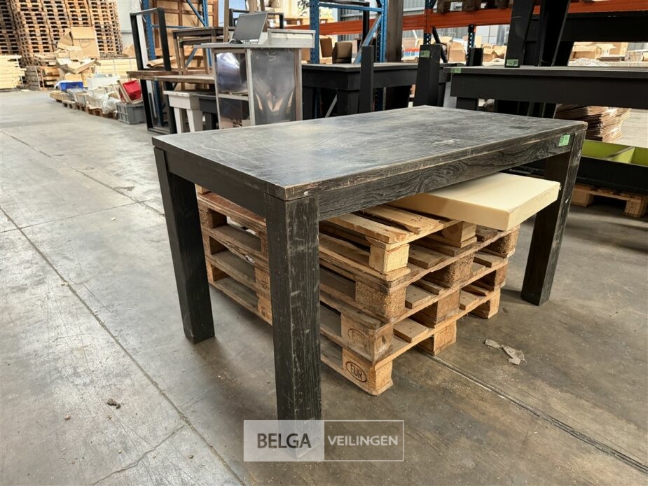 Zwarte houten tafel – foto 6 – kavel bij Belga Veilingen, Lummen