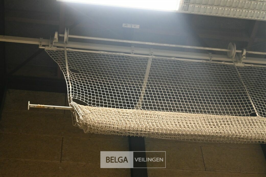± 3x Scheidingsnetten zaal – foto 5 – kavel bij Belga Veilingen
