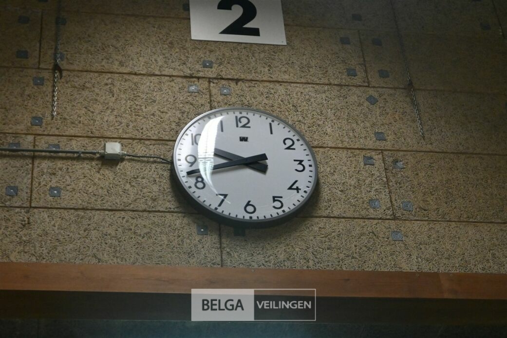 Anologe wandklok – foto 2 – kavel bij Belga Veilingen