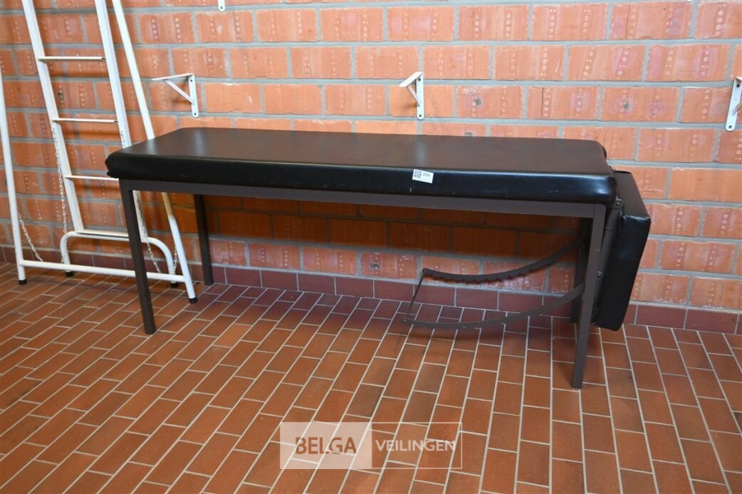 EHBO tafel – foto 3 – kavel bij Belga Veilingen