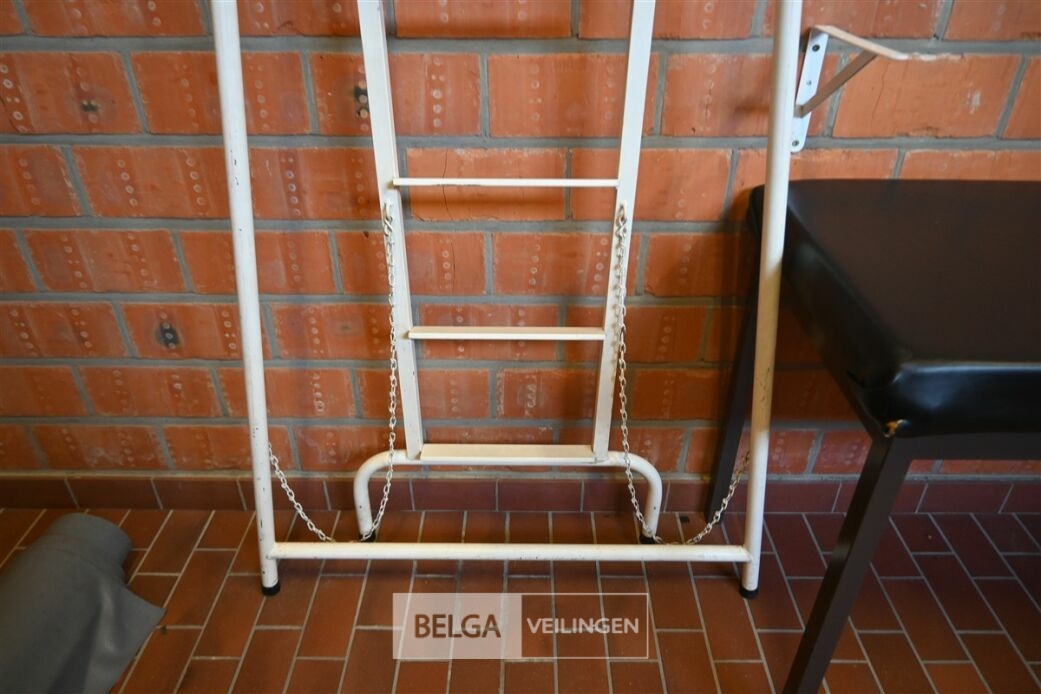 Scheidsrechtersstoel – foto 4 – kavel bij Belga Veilingen