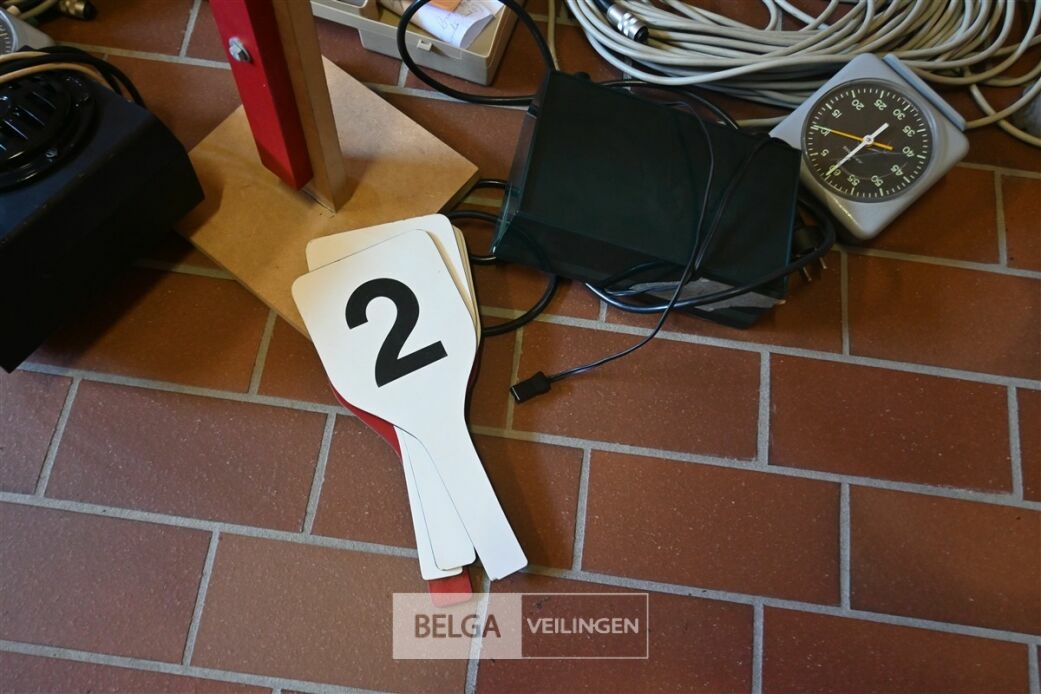Basketbalaccessoires – foto 7 – kavel bij Belga Veilingen