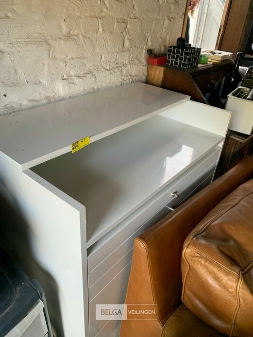 Witte hoogglans kast – foto 2 – kavel bij Belga Veilingen, Knokke