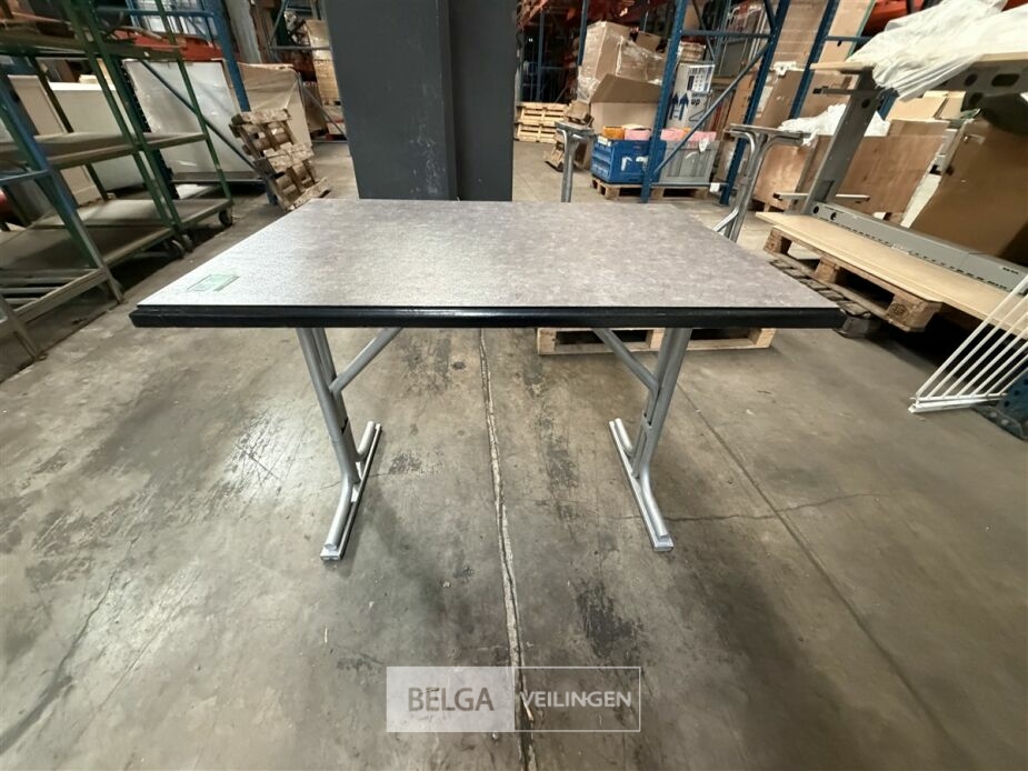 2x Grijze tafel – foto 2 – kavel bij Belga Veilingen, Lummen
