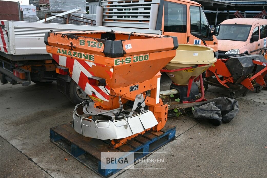 AMAZONE strooier voor achter tractor – foto 2 – kavel bij Belga Veilingen