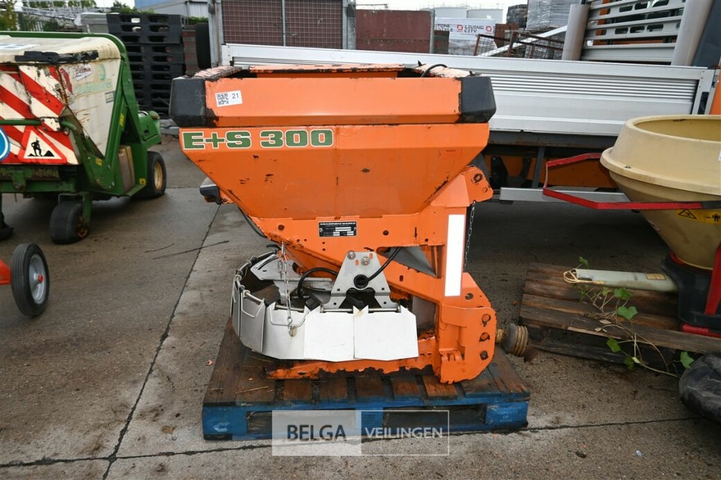 AMAZONE strooier voor achter tractor – foto 3 – kavel bij Belga Veilingen