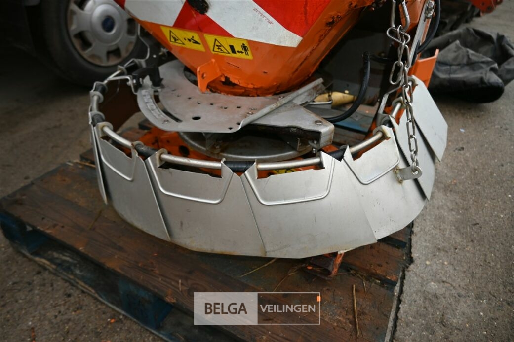 AMAZONE strooier voor achter tractor – foto 8 – kavel bij Belga Veilingen