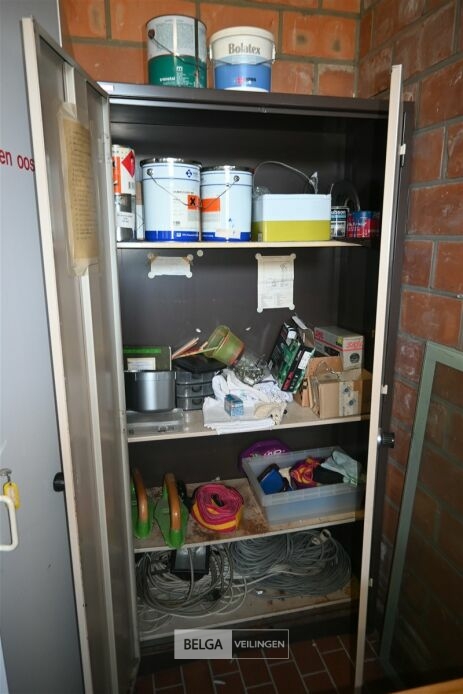 Metalen kast + inhoud – foto 3 – kavel bij Belga Veilingen
