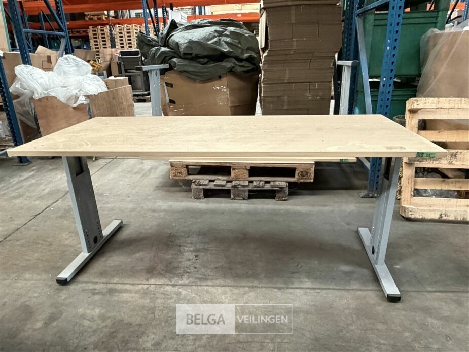 Bureautafel – foto 2 – kavel bij Belga Veilingen, Lummen