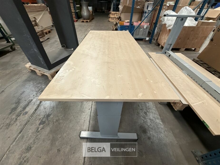 Bureautafel – foto 4 – kavel bij Belga Veilingen, Lummen