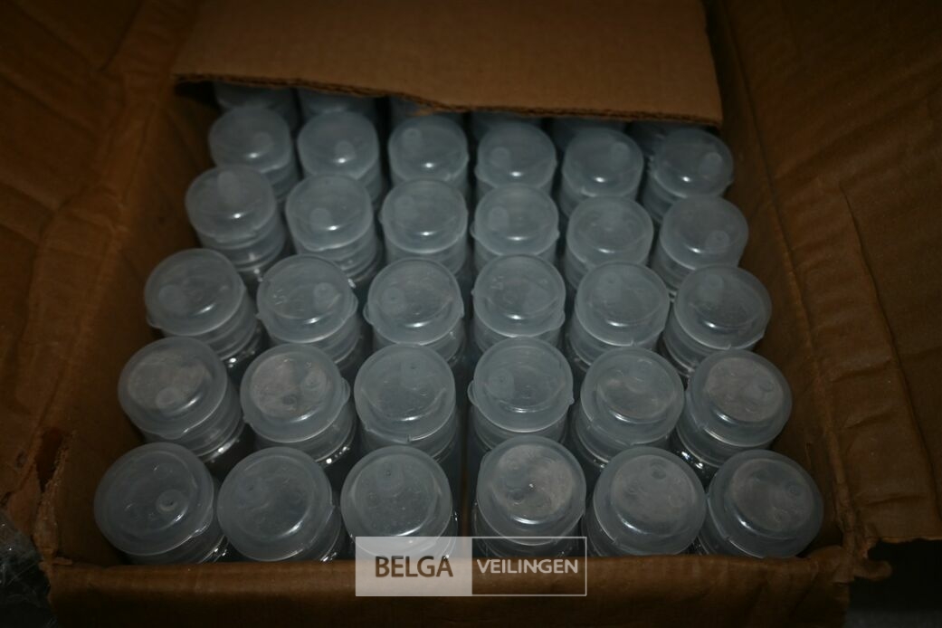 ± 36 flesjes handgel – foto 3 – kavel bij Belga Veilingen, Lummen