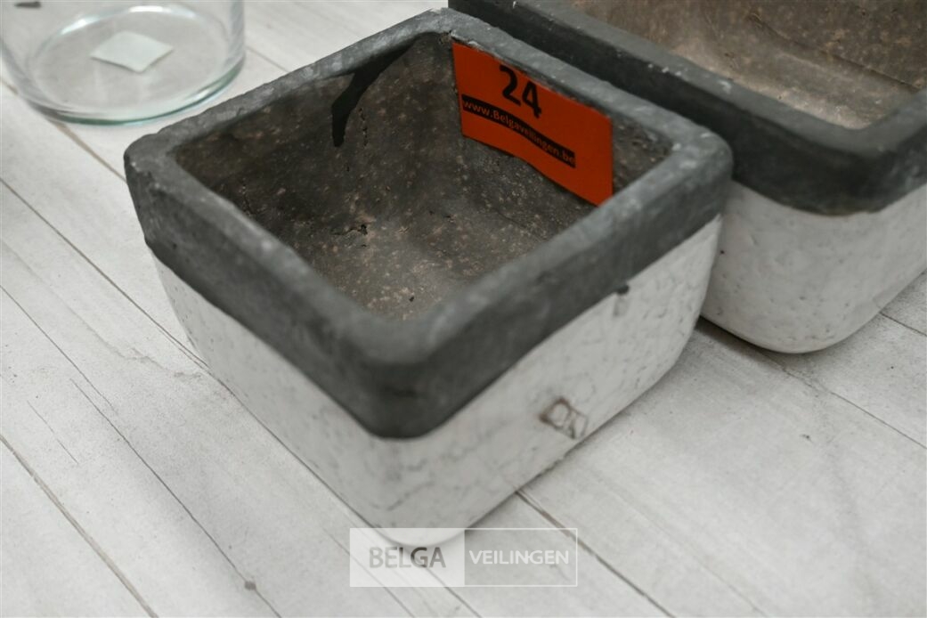± 4 Bloempotten – foto 3 – kavel bij Belga Veilingen, Lummen