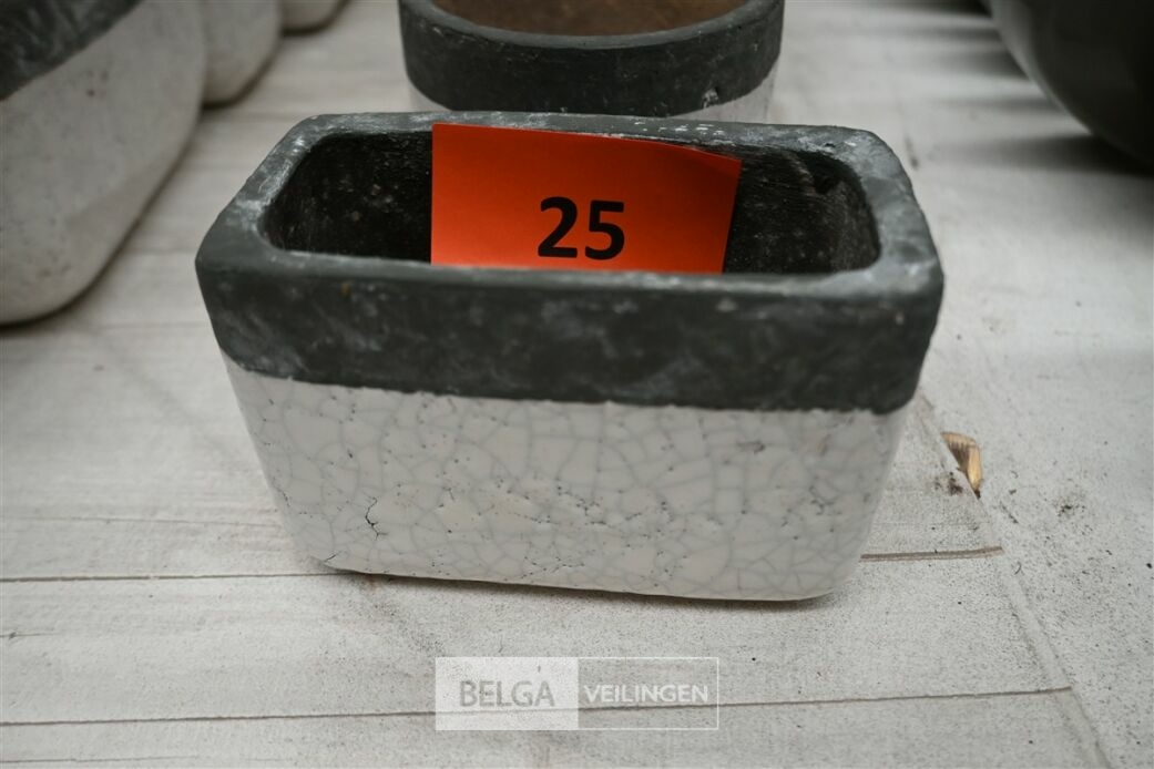 ± 4 Bloempotten – foto 3 – kavel bij Belga Veilingen, Lummen