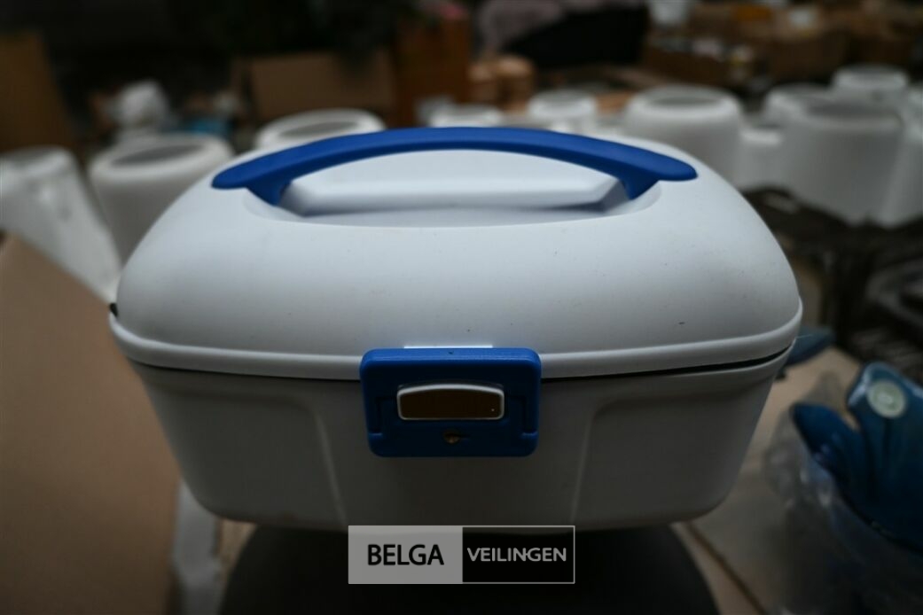 1 Doos huisraad – foto 5 – kavel bij Belga Veilingen, Lummen