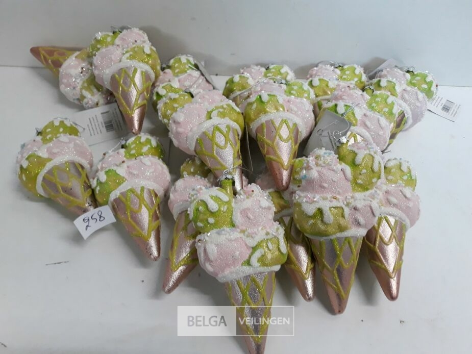 17 x Hangdeco ijsje roze/groen pvc 15 cm – foto 2 – kavel bij Belga Veilingen, Oudsbergen