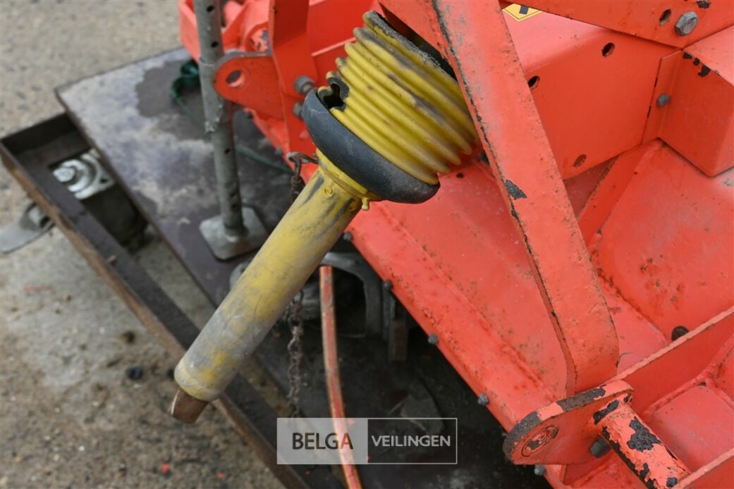 WIEDENMANN verticuteermachine – foto 5 – kavel bij Belga Veilingen