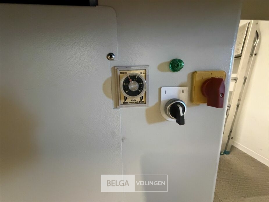 Papiersnijder SUNRAY – foto 4 – kavel bij Belga Veilingen