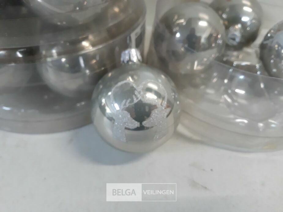 4 x Kerstballen glas 6 cm 4 stuks zilver – foto 4 – kavel bij Belga Veilingen, Oudsbergen