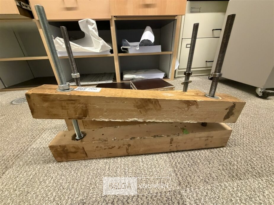 Houten lijmpers – foto 2 – kavel bij Belga Veilingen