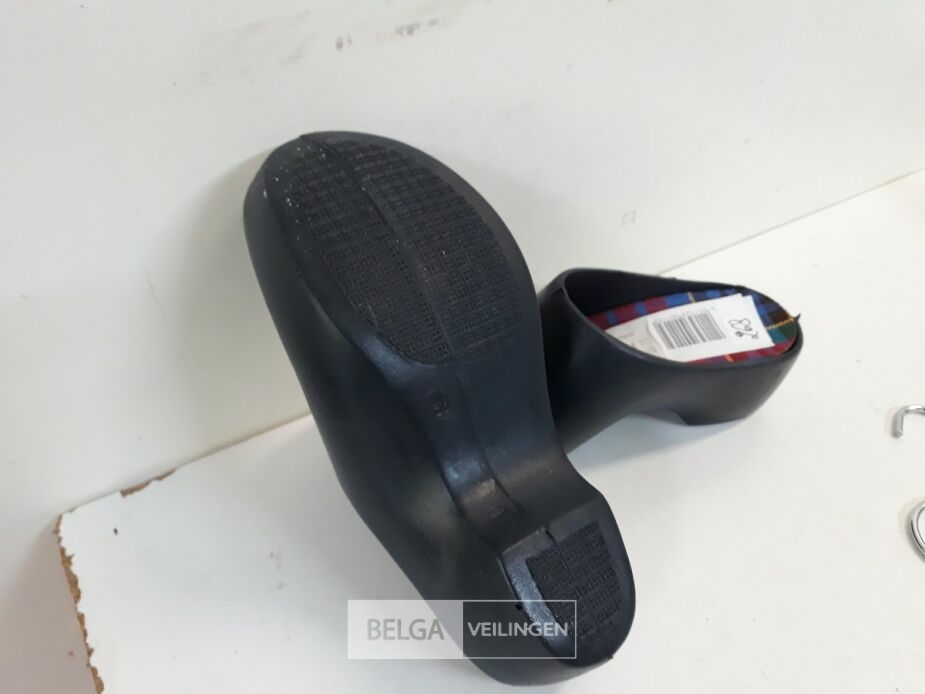 1 x Tuinklompjes jolly pvc 36 – foto 3 – kavel bij Belga Veilingen, Oudsbergen