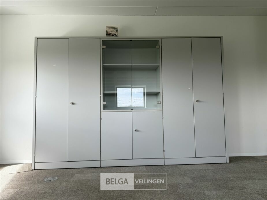 Wandkast – foto 2 – kavel bij Belga Veilingen