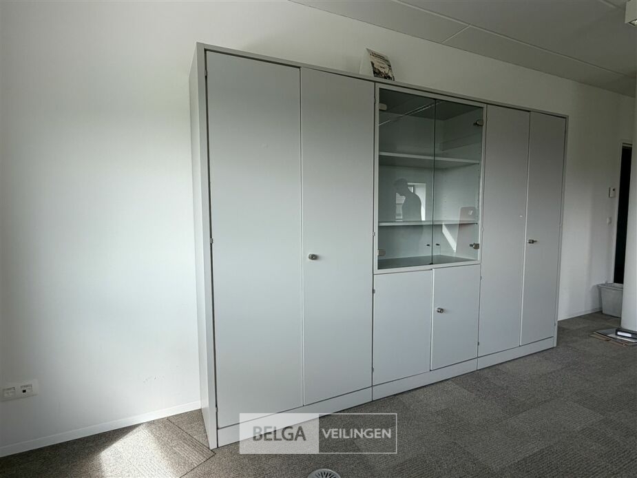Wandkast – foto 3 – kavel bij Belga Veilingen