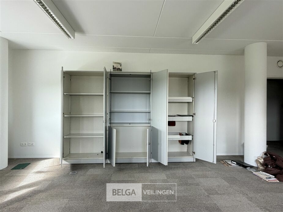 Wandkast – foto 4 – kavel bij Belga Veilingen