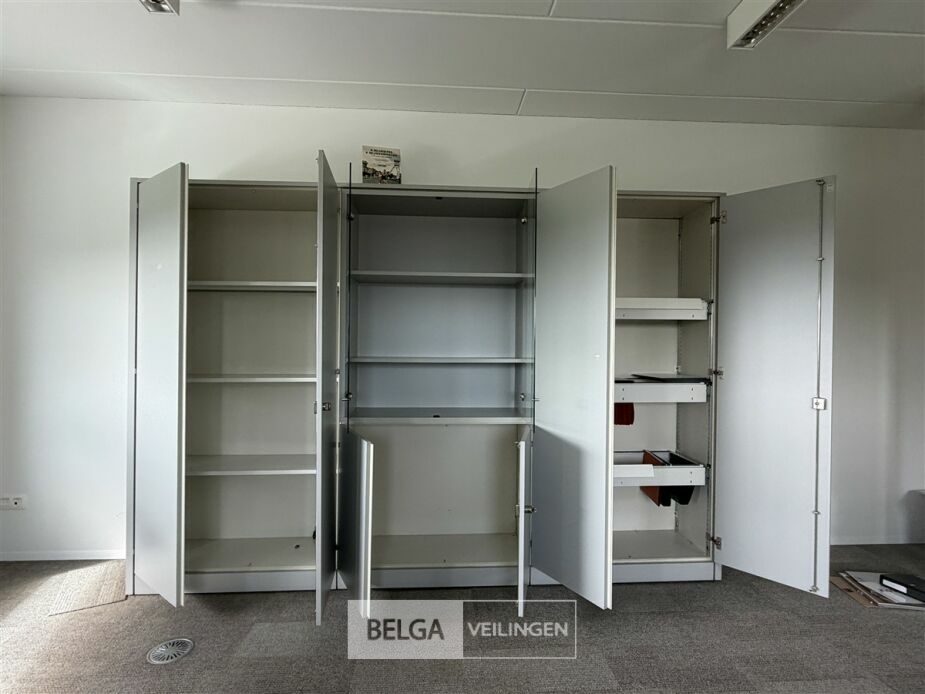 Wandkast – foto 5 – kavel bij Belga Veilingen