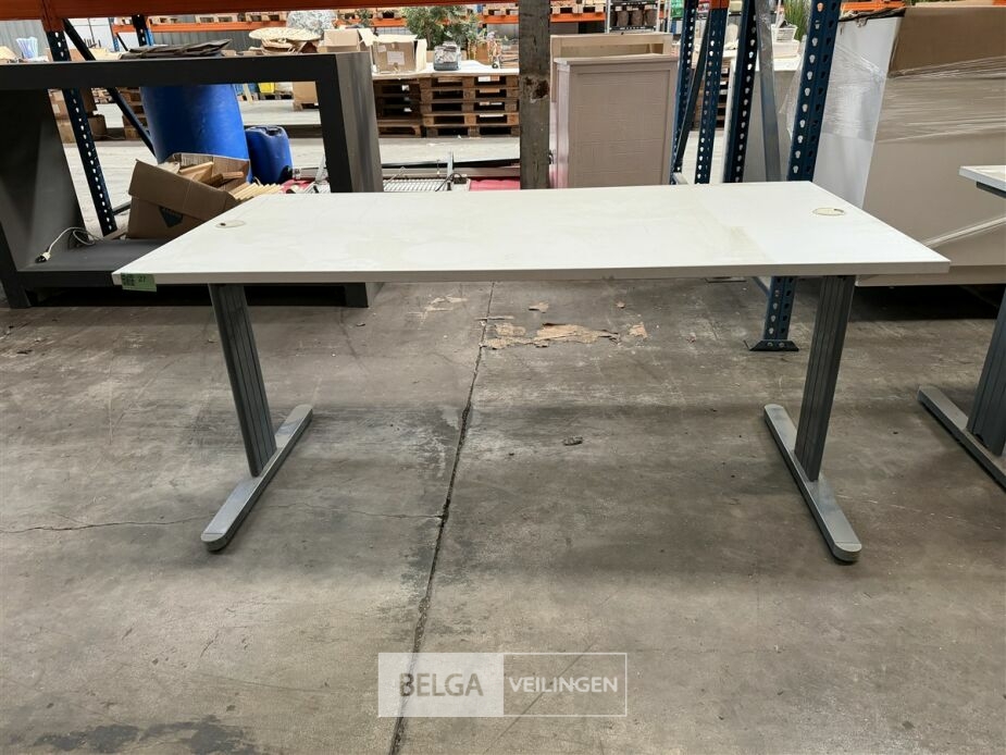 Bureautafel – foto 2 – kavel bij Belga Veilingen, Lummen
