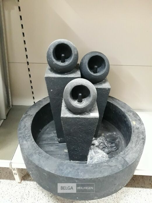 1 x Fontein polyester met pomp en verlichting – foto 2 – kavel bij Belga Veilingen, Oudsbergen