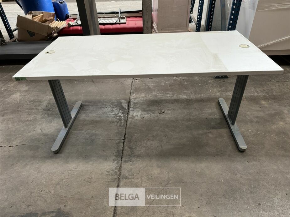 Bureautafel – foto 4 – kavel bij Belga Veilingen, Lummen