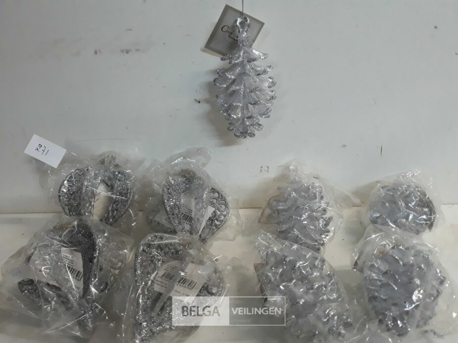 9 x Hangdeco zilver 11 cm 4 x tol + 5 x denneknop – foto 2 – kavel bij Belga Veilingen, Oudsbergen