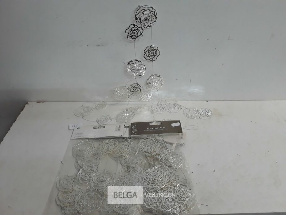5 x Guirlande zilveren plaatjes op draad 2 M – foto 2 – kavel bij Belga Veilingen, Oudsbergen