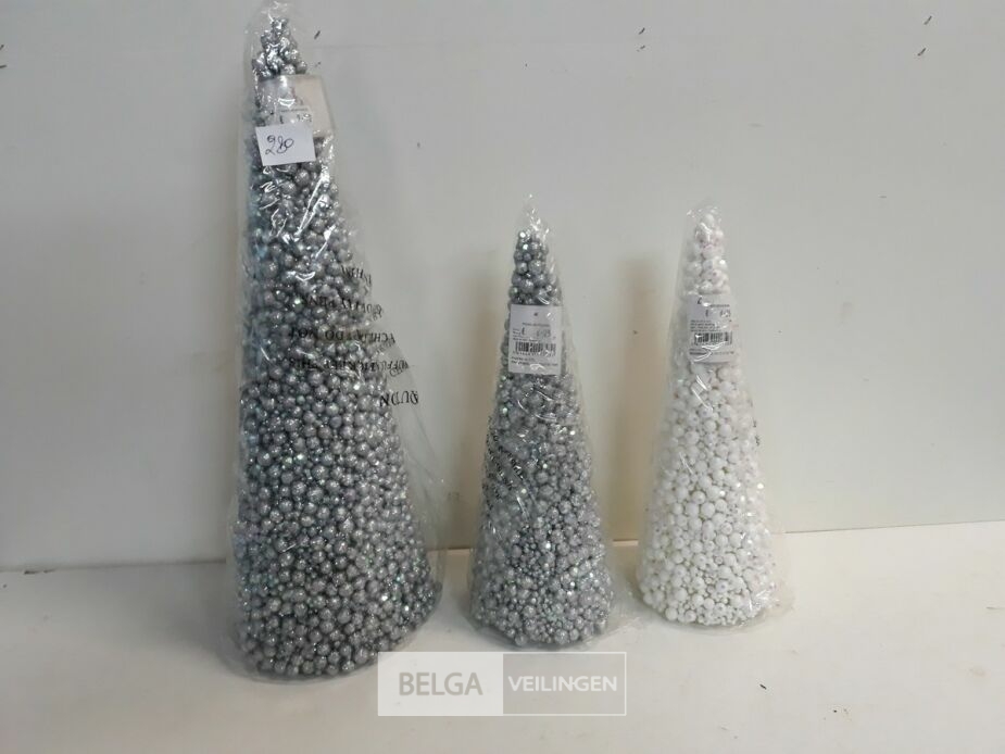 3 x Kegel piepschuim bollen 2 x 33 cm + 1 x 48 cm – foto 2 – kavel bij Belga Veilingen, Oudsbergen
